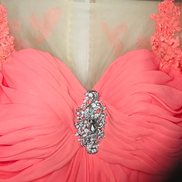 Custom Made Gown Never Worn - Picture 2 of 6